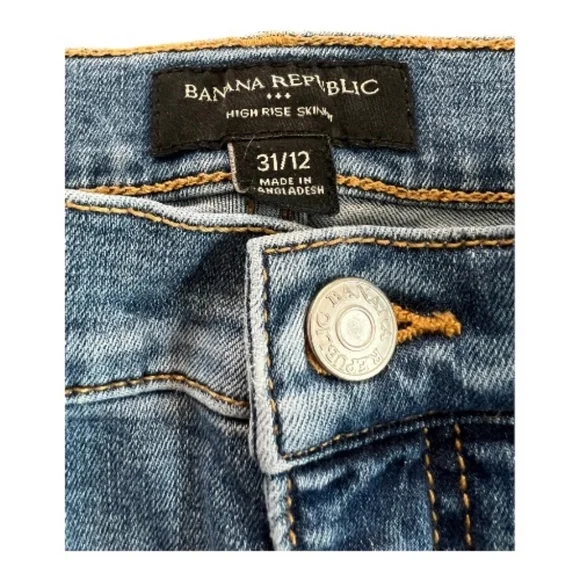 EUC Banana Republic high rise skinny distressed blue jeans | size 12 - Picture 8 of 10